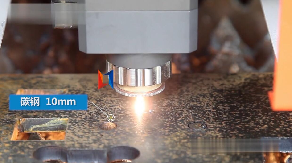 領秀激光LXF1530光纖激光切割機切割碳鋼10mm